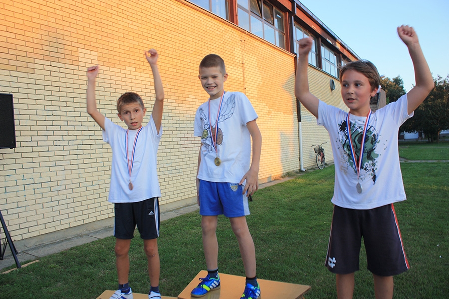 <p>U petak, 20. rujna 2013. već tradicionalno je u školskom dvorištu OŠ Vladimir Nazor Čepin  obilježen Hrvatski olimpijski dan natjecanjem „Trčanjem do zdravlja“.  </p>
