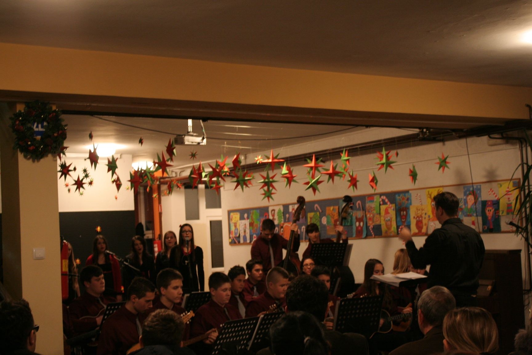 <p>U četvrtak, 19.12.2013.,u predvorju OŠ Miroslava Krleže glazbena udruga ‘Preludij’ održala je Godišnji koncert.</p>
