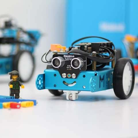 <p>U subotu 23.4.2016. s početkom u 10 sati počinju radionice robotike u Centru PiS Čepin. Uz riječi zahvalnosti prema Institutu za Inovativnost i Razvoj Mladih, Nenadu Bakiću i njegovoj ekipi roboti su stigli i u Čepin.</p>
