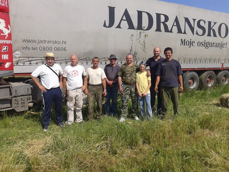 <p>U suradnji Općine Čepin , Konjogojske Udruge „Čepin“ i Etno-Portala iz Osijeka, održana je humanitarna akcija pod nazivom „POMOĆ ZA CVELFERIJU“.</p>
